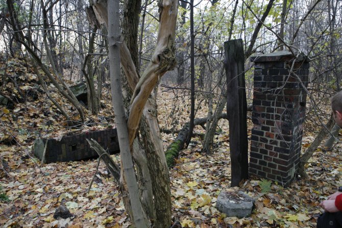 hubertushutte_main gate.jpg